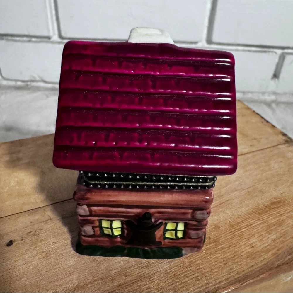 Hinged Trinket Box Log Cabin Lodge with “Welcome” sign